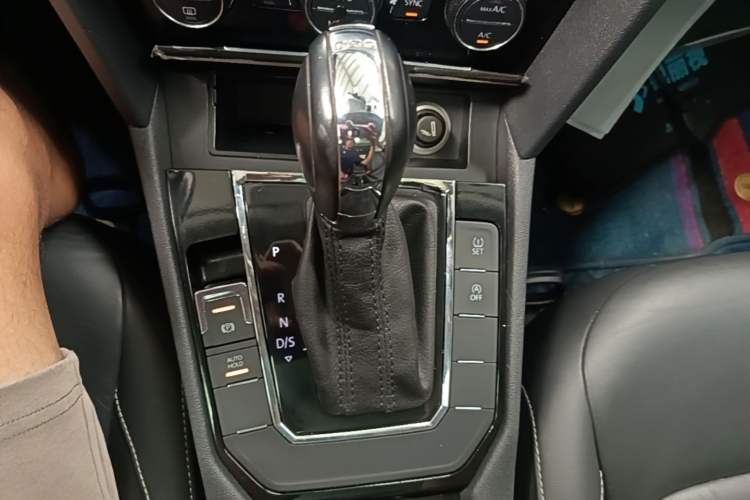Used Volkswagen Lamando 2017 280TSI DSG Comfort Edition Gear Lever
