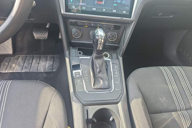 Used Volkswagen Lamando 2017 230TSI DSG Fashion Edition Gear Lever