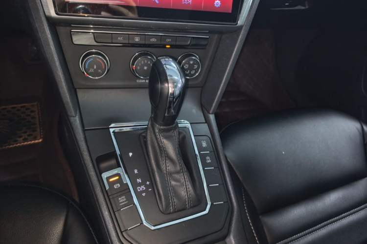Used Volkswagen Lamando 2017 230TSI DSG Fashion Edition Gear Lever