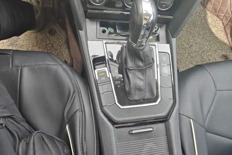 Used Volkswagen Lamando 2017 280TSI DSG Comfort Edition Gear Lever