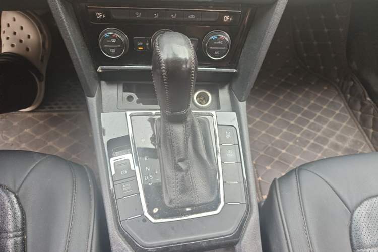 Used Volkswagen Lamando 2017 280TSI DSG Comfort Edition Gear Lever