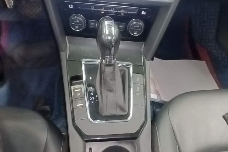 Used Volkswagen Lamando 2017 280TSI DSG Comfort Edition Gear Lever