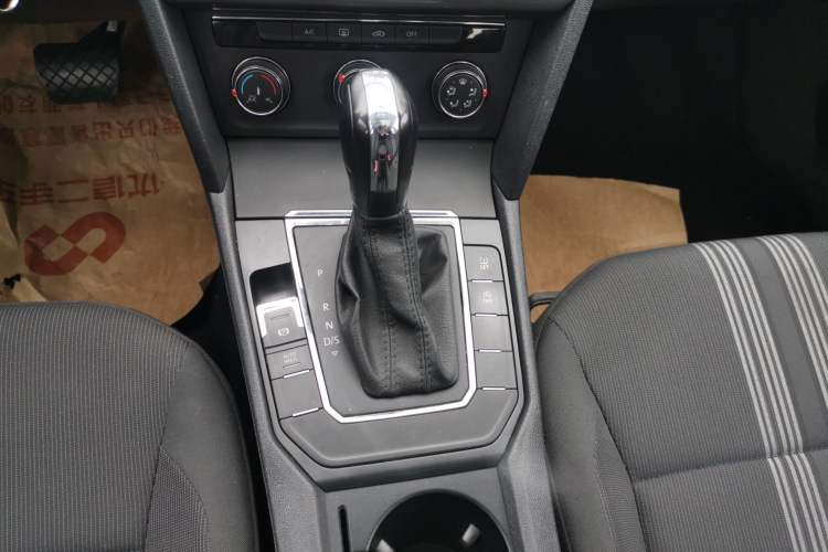 Used Volkswagen Lamando 2017 230TSI DSG Fashion Edition Gear Lever