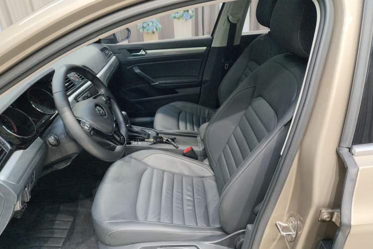 Used Volkswagen Lamando 2017 280TSI DSG Comfort Edition Left Front Seat