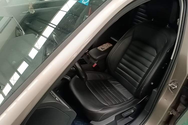 Used Volkswagen Lamando 2017 280TSI DSG Comfort Edition Left Front Seat