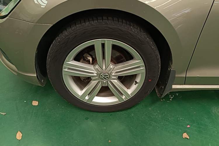 Used Volkswagen Lamando 2017 280TSI DSG Comfort Edition Left Front Wheel Hub