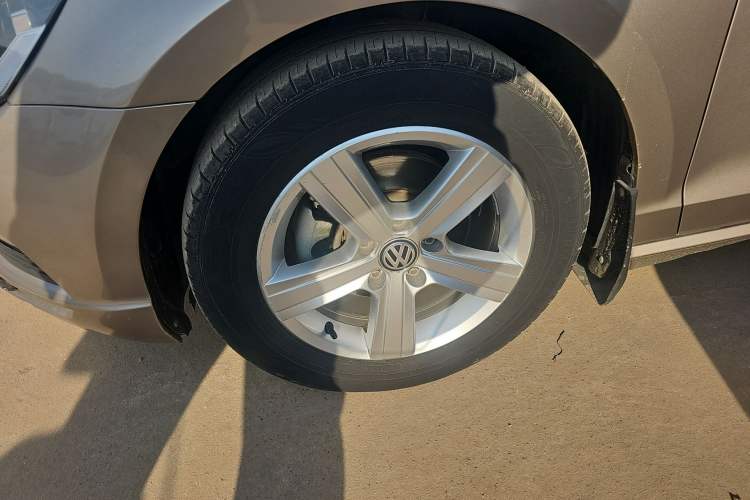 Used Volkswagen Lamando 2017 230TSI DSG Fashion Edition Left Front Wheel Hub