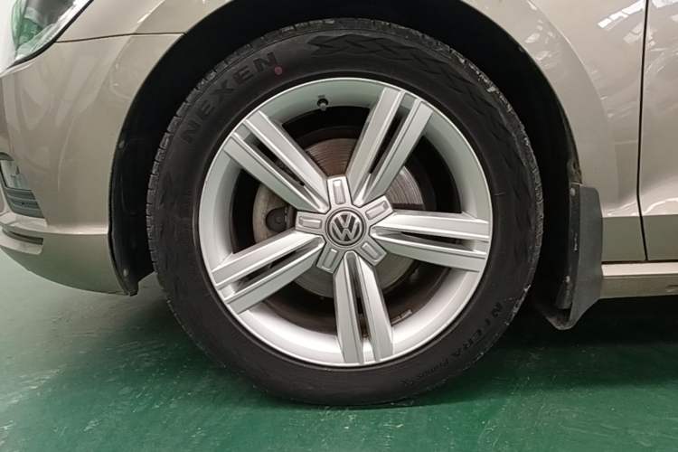 Used Volkswagen Lamando 2017 280TSI DSG Comfort Edition Left Front Wheel Hub