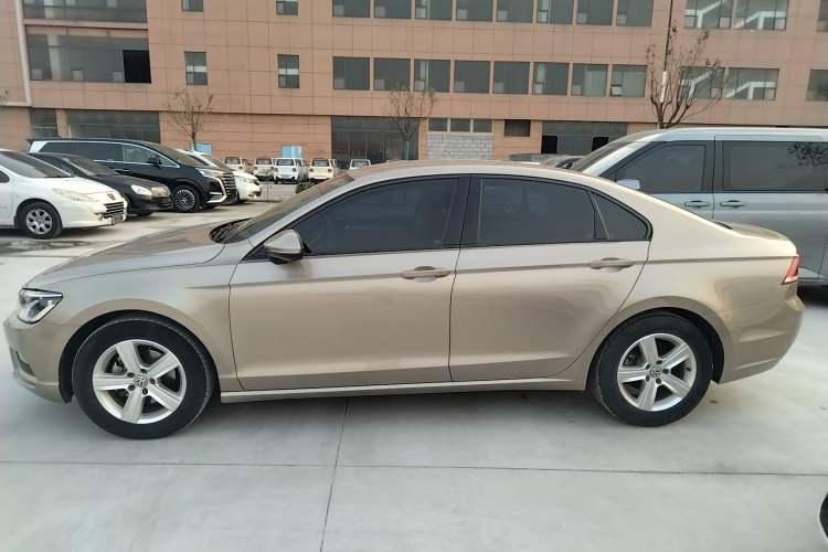 Used Volkswagen Lamando 2017 230TSI DSG Fashion Edition Left Side