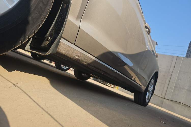 Used Volkswagen Lamando 2017 230TSI DSG Fashion Edition Left Side Sill