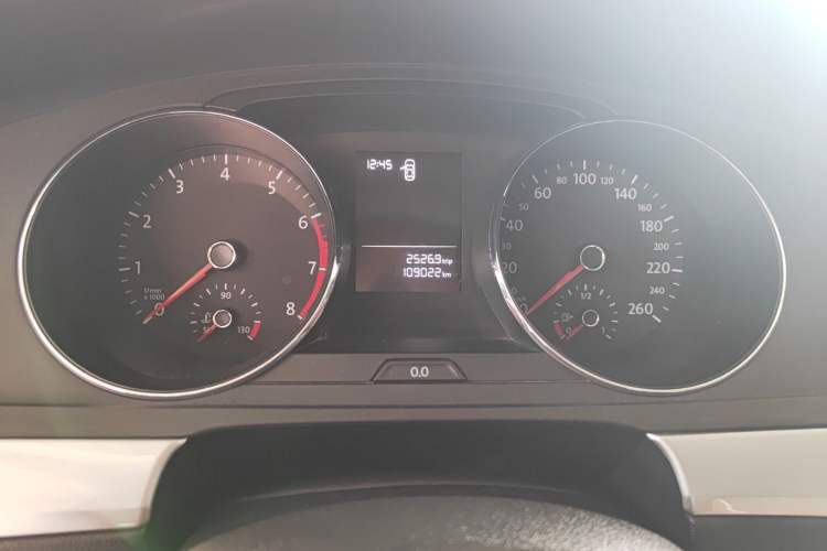 Used Volkswagen Lamando 2017 230TSI DSG Fashion Edition Odometer Close Up
