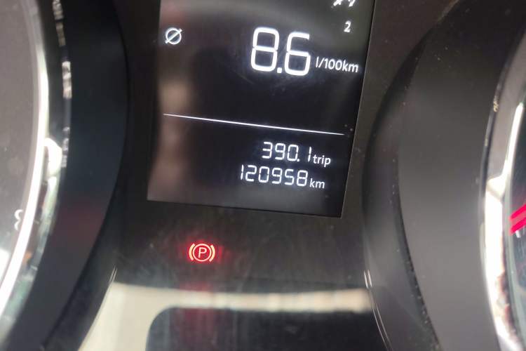 Used Volkswagen Lamando 2017 230TSI Manual Trend Edition Odometer Close Up