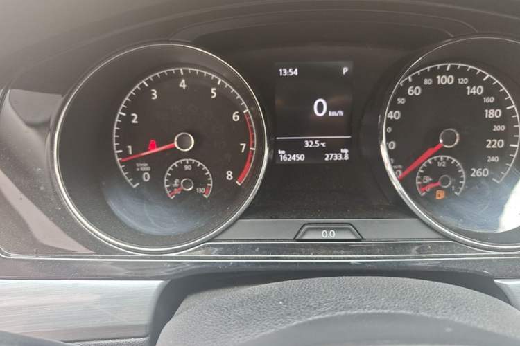 Used Volkswagen Lamando 2017 280TSI DSG Comfort Edition Odometer Close Up