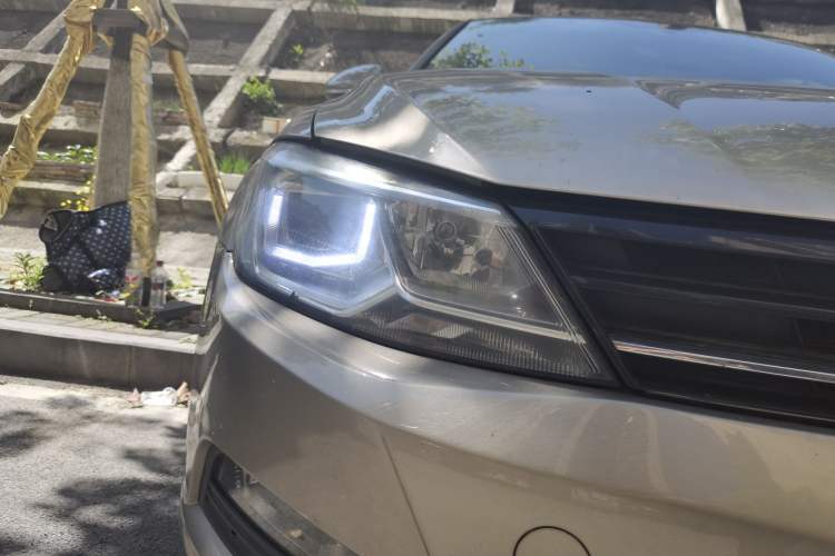 Used Volkswagen Lamando 2017 230TSI DSG Fashion Edition Right Front Headlight