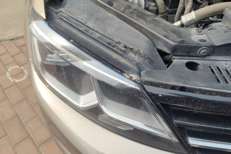 Used Volkswagen Lamando 2017 230TSI Manual Trend Edition Right Front Headlight