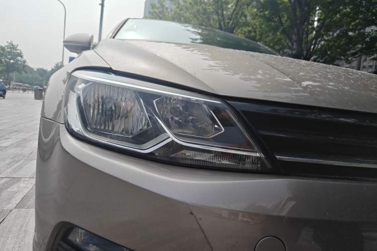 Used Volkswagen Lamando 2017 280TSI DSG Comfort Edition Right Front Headlight
