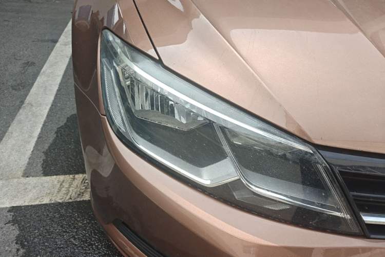 Used Volkswagen Lamando 2017 280TSI DSG Comfort Edition Right Front Headlight