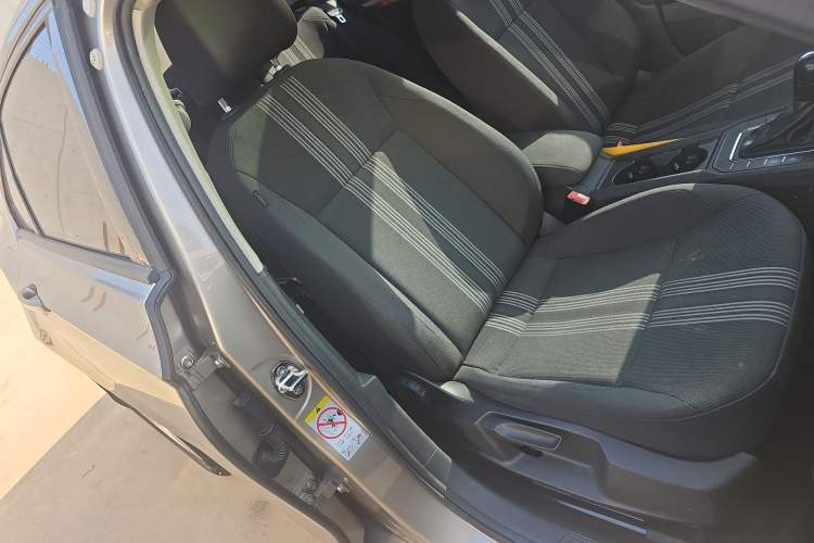 Used Volkswagen Lamando 2017 230TSI DSG Fashion Edition Right Front Seat