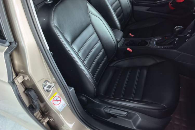 Used Volkswagen Lamando 2017 230TSI DSG Fashion Edition Right Front Seat