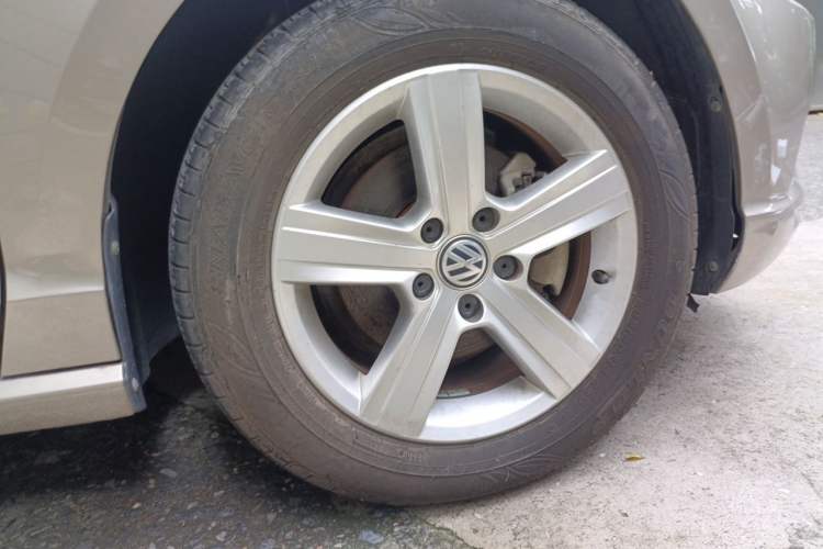 Used Volkswagen Lamando 2017 230TSI DSG Fashion Edition Right Front Wheel Hub