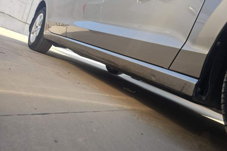 Used Volkswagen Lamando 2017 230TSI DSG Fashion Edition Right Side Sill