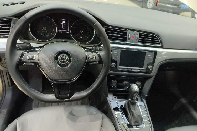 Used Volkswagen Lamando 2017 280TSI DSG Comfort Edition Steering Wheel