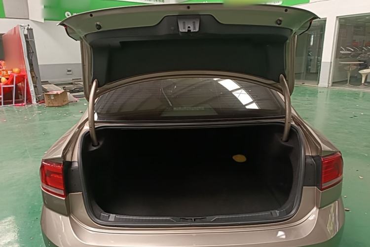 Used Volkswagen Lamando 2017 280TSI DSG Comfort Edition Trunk