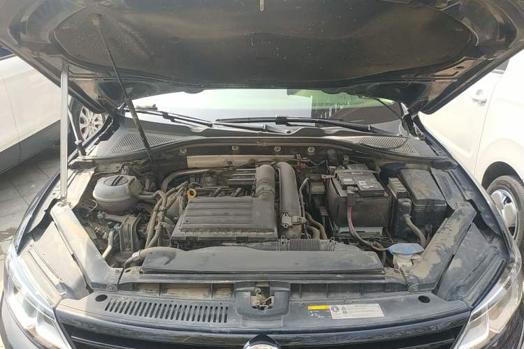 Used Volkswagen Lamando 2018 280TSI DSG Comfort Edition Engine Bay