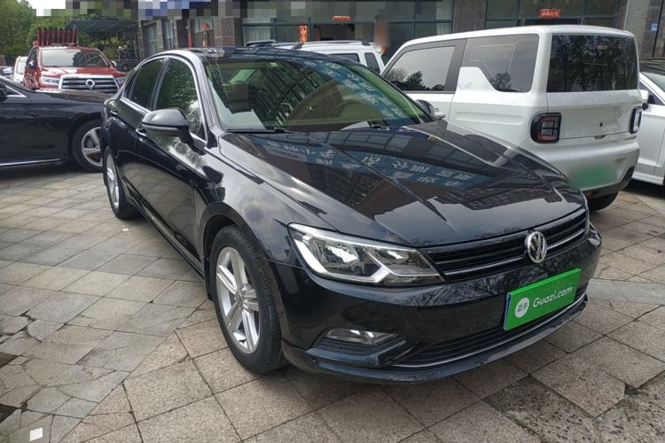 Used Volkswagen Lamando 2018 280TSI DSG Comfort Edition Front Right 45 Deg