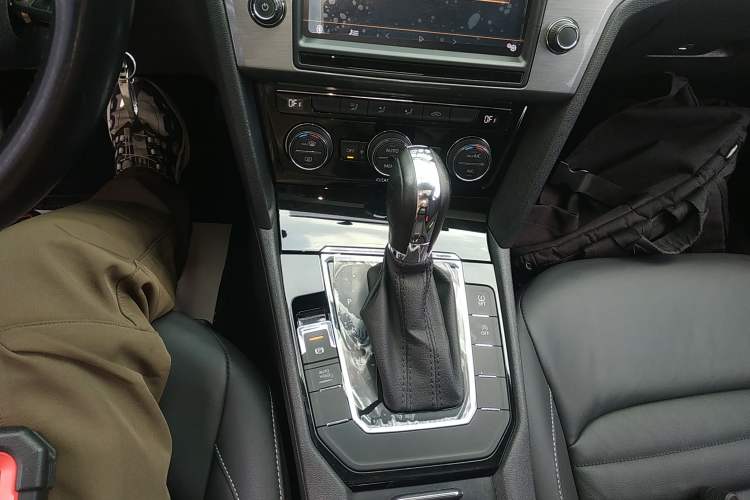Used Volkswagen Lamando 2018 280TSI DSG Comfort Edition Gear Lever