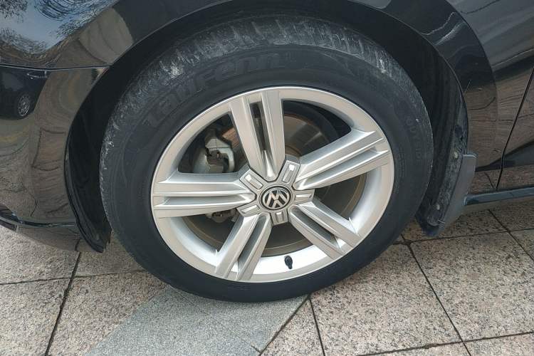 Used Volkswagen Lamando 2018 280TSI DSG Comfort Edition Left Front Wheel Hub