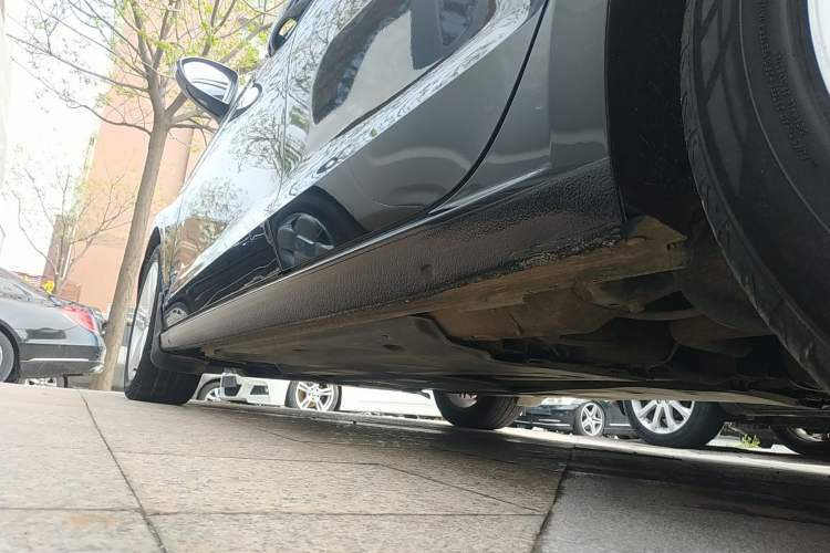 Used Volkswagen Lamando 2018 280TSI DSG Comfort Edition Left Side Sill