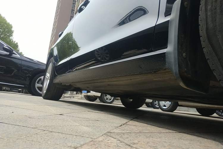 Used Volkswagen Lamando 2018 280TSI DSG Comfort Edition Right Side Sill