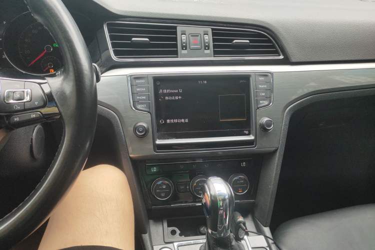 Used Volkswagen Lamando 2018 280TSI DSG Comfort Edition Audio And AC Panel