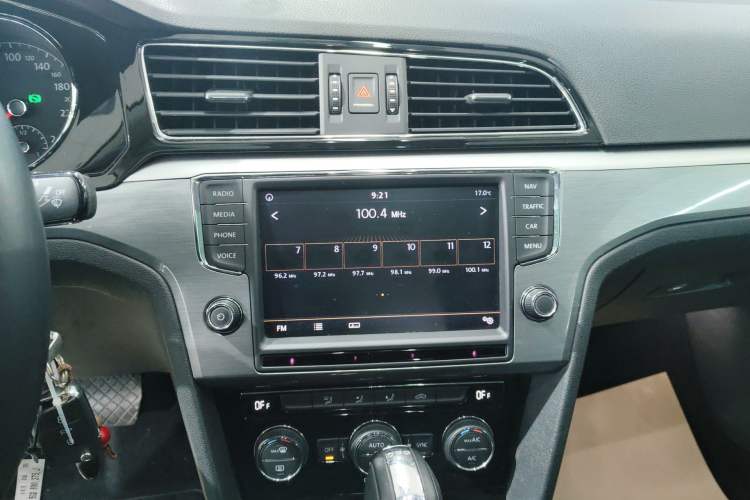 Used Volkswagen Lamando 2018 280TSI DSG Comfort Edition Audio And AC Panel