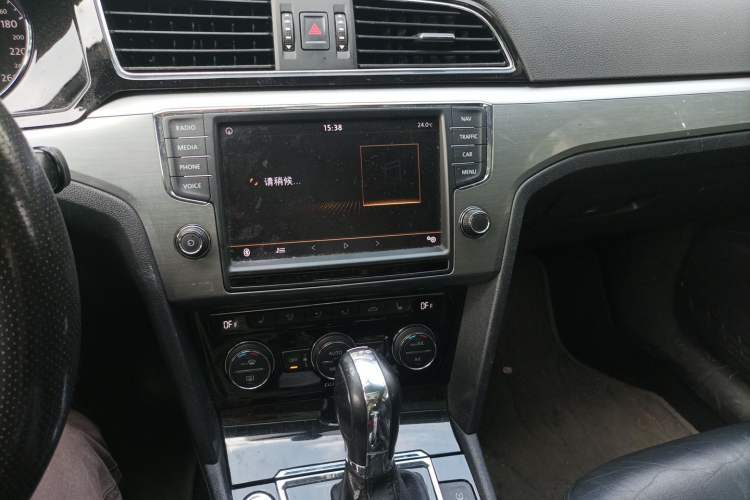 Used Volkswagen Lamando 2018 280TSI DSG Luxury Edition Audio And AC Panel