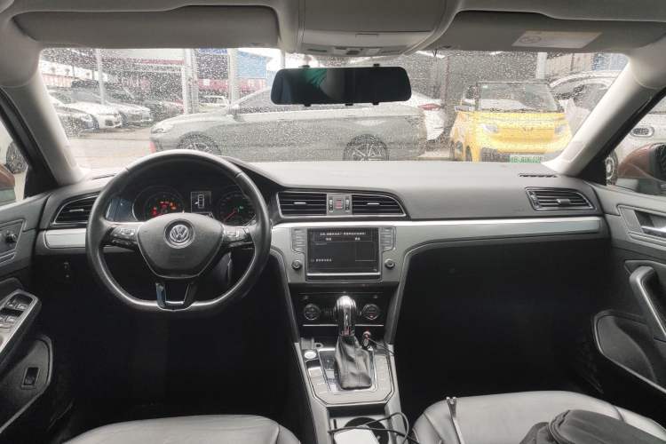 Used Volkswagen Lamando 2018 280TSI DSG Comfort Edition Center Console