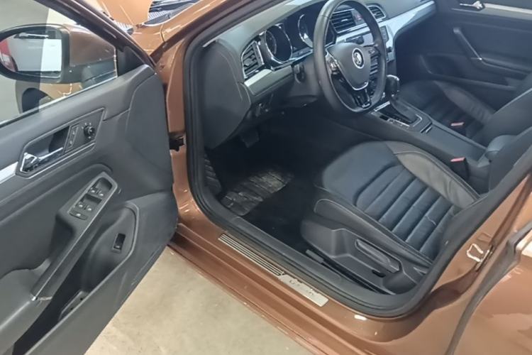 Used Volkswagen Lamando 2018 280TSI DSG Comfort Edition Driver Seat