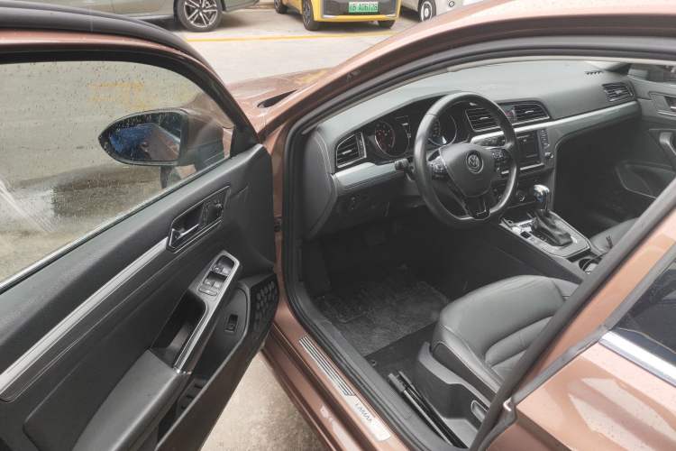 Used Volkswagen Lamando 2018 280TSI DSG Comfort Edition Driver Seat