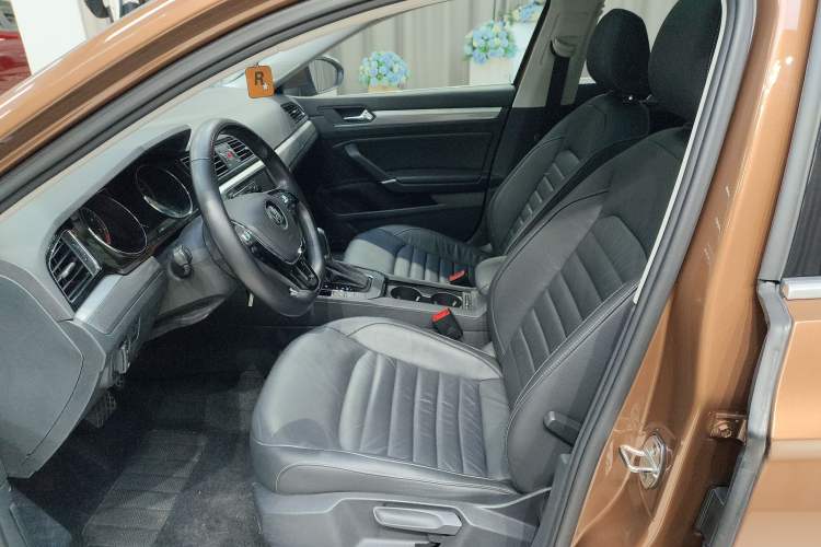 Used Volkswagen Lamando 2018 280TSI DSG Comfort Edition Driver Seat