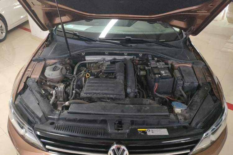 Used Volkswagen Lamando 2018 280TSI DSG Comfort Edition Engine Bay