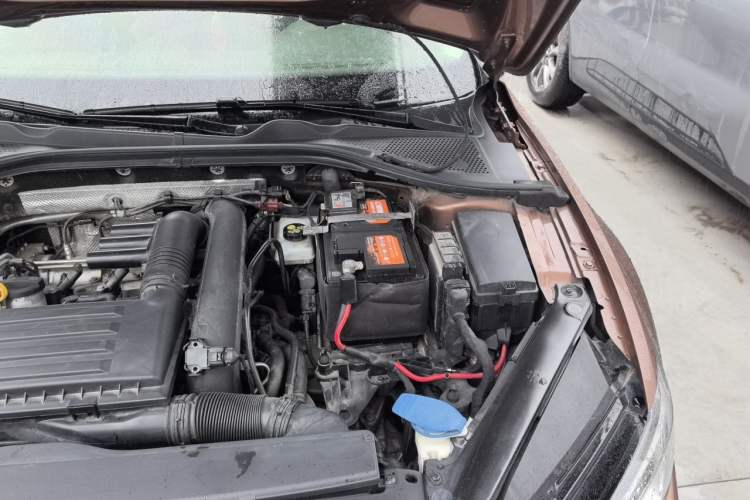 Used Volkswagen Lamando 2018 230TSI DSG Fashion Edition Engine Bay Left