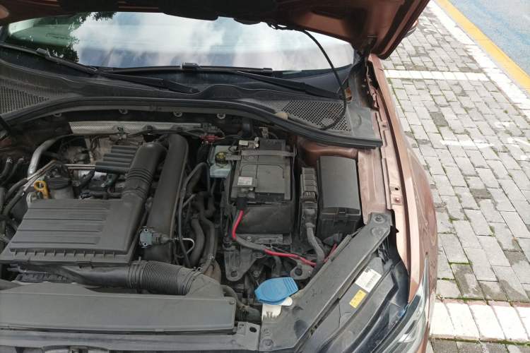Used Volkswagen Lamando 2018 280TSI DSG Luxury Edition Engine Bay Left