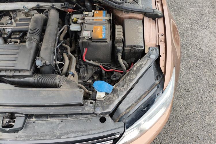 Used Volkswagen Lamando 2018 280TSI DSG Comfort Edition Engine Bay Left