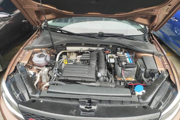 Used Volkswagen Lamando 2018 280TSI DSG Comfort Edition Engine Bay
