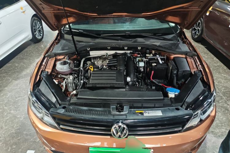 Used Volkswagen Lamando 2018 230TSI DSG Fashion Edition Engine Bay