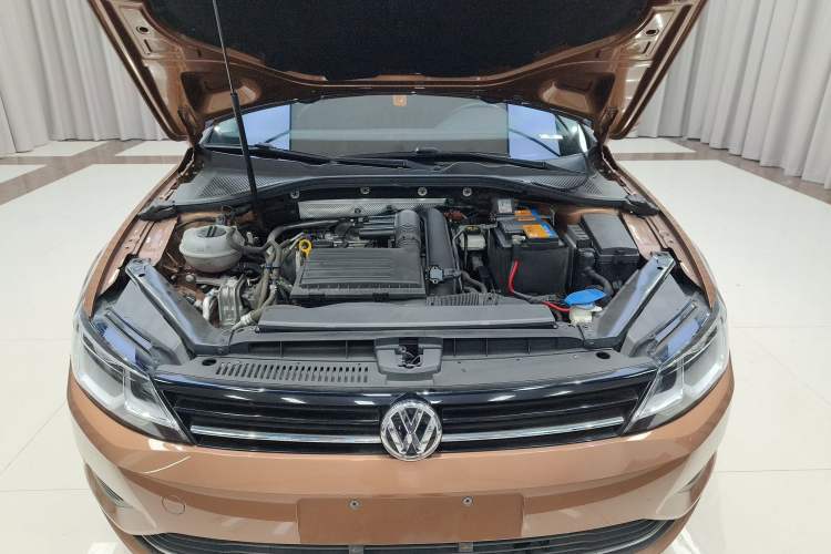 Used Volkswagen Lamando 2018 280TSI DSG Comfort Edition Engine Bay