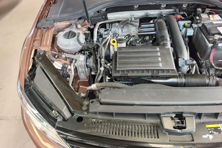 Used Volkswagen Lamando 2018 230TSI DSG Fashion Edition Engine Bay Right