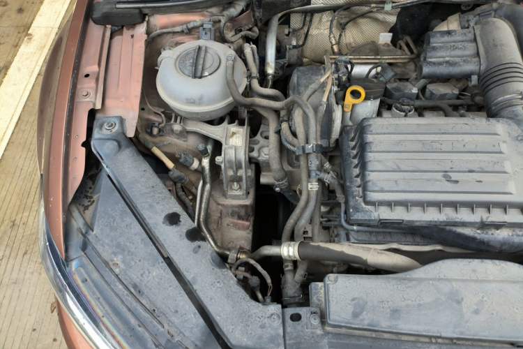 Used Volkswagen Lamando 2018 280TSI DSG Comfort Edition Engine Bay Right
