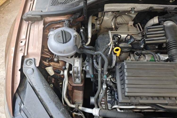 Used Volkswagen Lamando 2018 280TSI DSG Comfort Edition Engine Bay Right